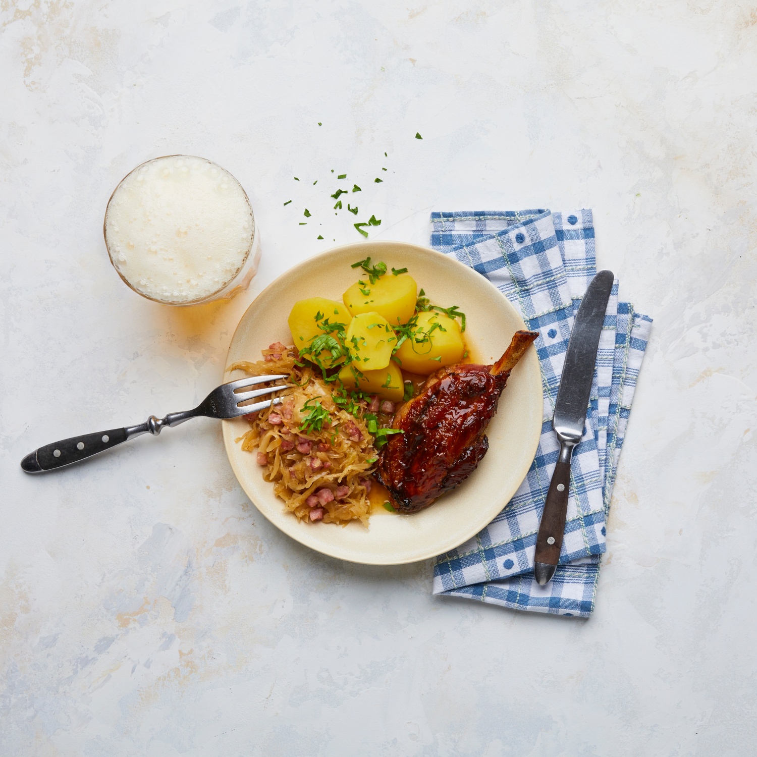 Grillhaxe mit Sauerkraut und Petersilienkartoffeln | ALDI Rezeptwelt