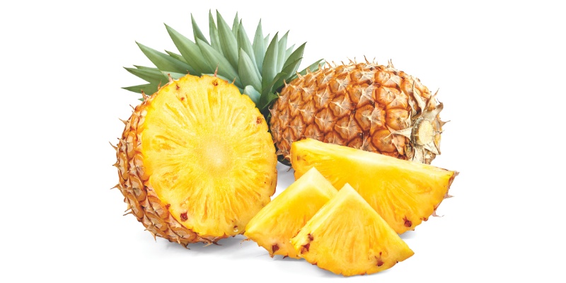 Ananas na beli podlagi